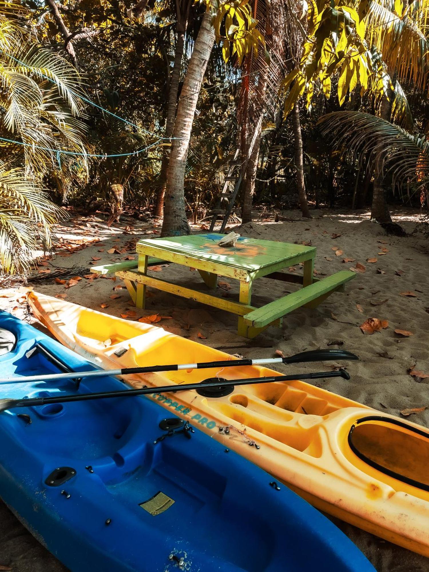 Anda Di Hows Hostel Placencia 外观 照片