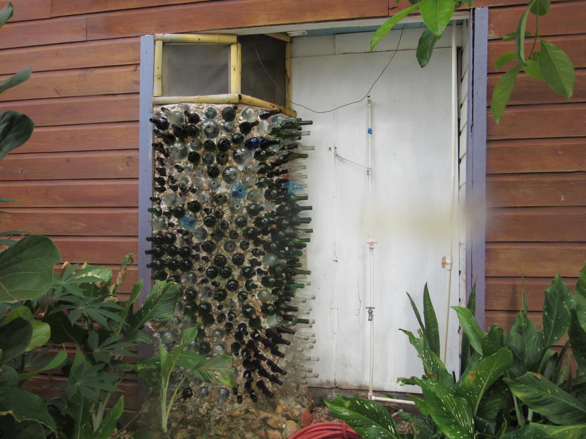 Anda Di Hows Hostel Placencia 外观 照片